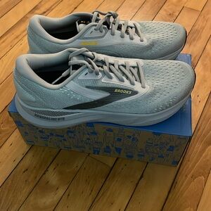 New in Box - Brooks Adrenaline GTS 24